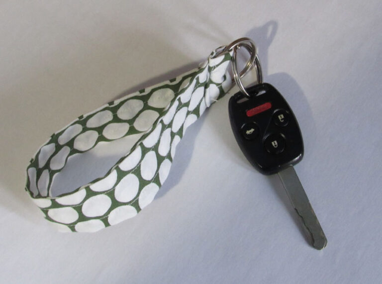 DIY Wristlet Key Fob / Wristband Keychain Passport by Design